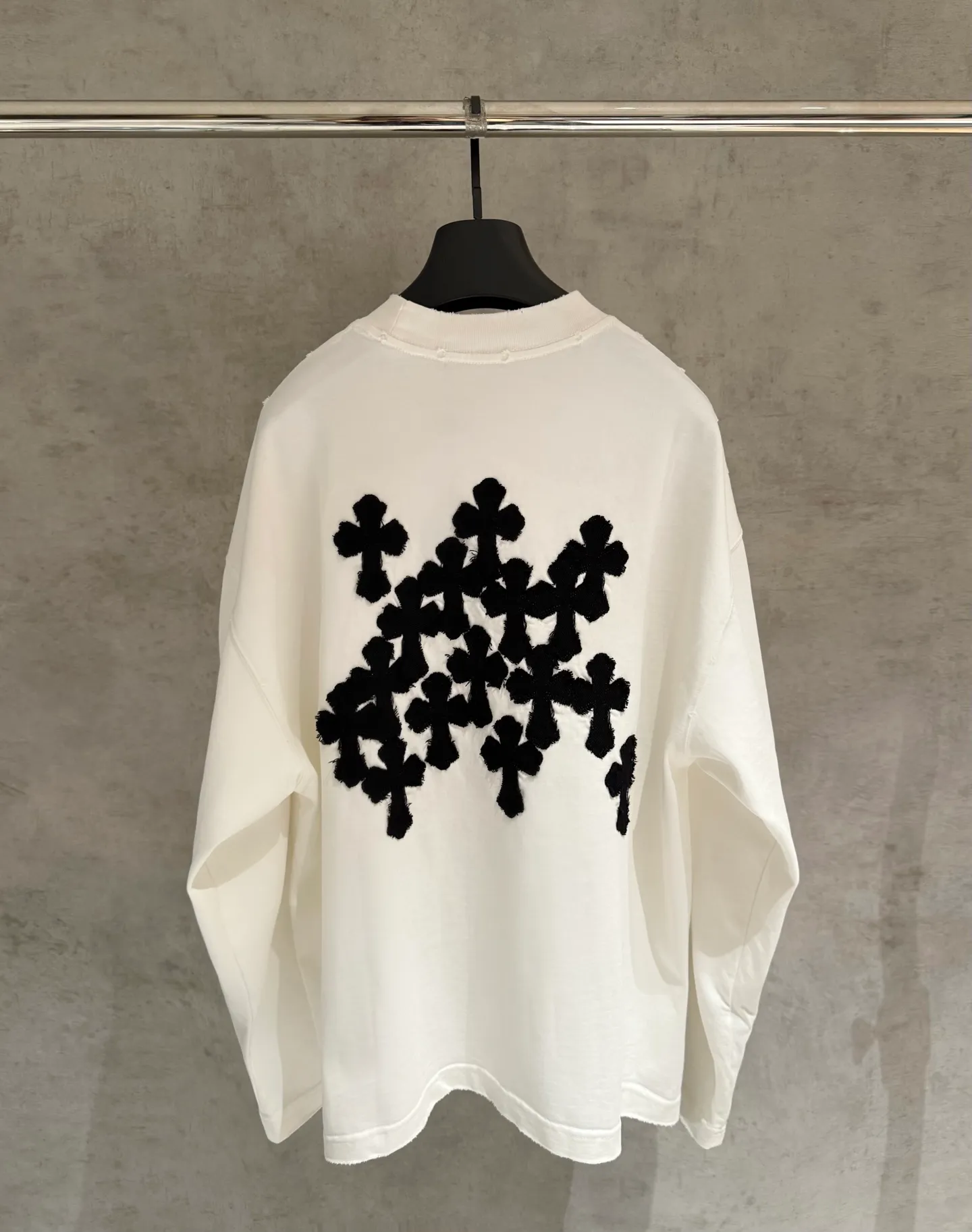 🅿️340 [Strict quality control] CH Croixin's new long-sleeved sweatshirt T-shirt. Heavy 340g double yarn fabric. Wash the whole garment twice. Frayed and torn on all four sides. Heavy fabric. The neckline is made of icy Solona. Loose fit. Deep, wide and stylish. No deformation or shrinkage. Color: 3 colors, black, white and gray. Size: M-2xl